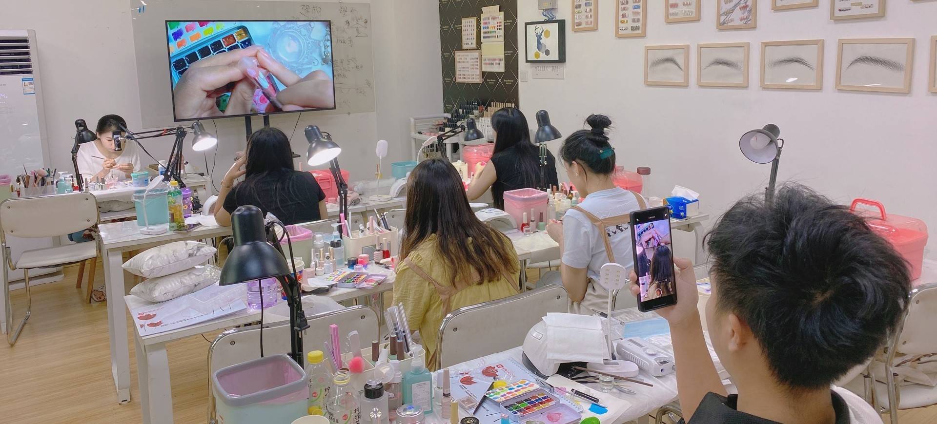 紋繡培訓(xùn)學(xué)校_中國柏雅美學(xué)院紋繡職業(yè)培訓(xùn)學(xué)校_紋繡培訓(xùn)學(xué)校排名