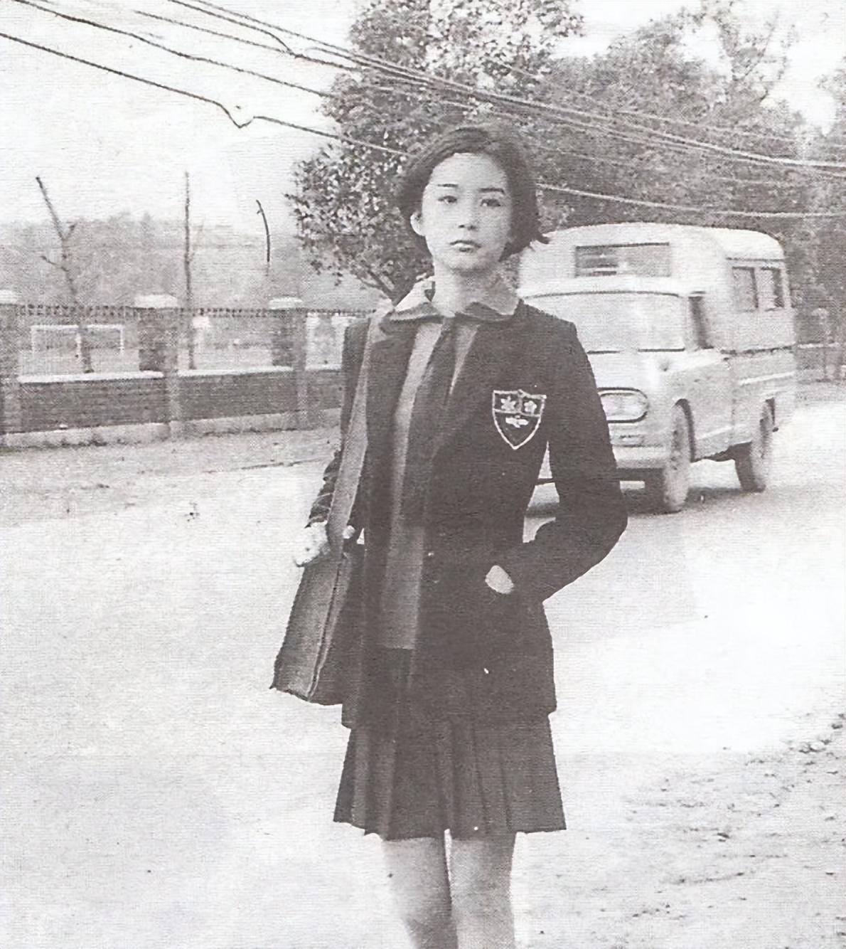 看到秦汉年轻时的照片,才明白林青霞为啥对他死心塌地20年