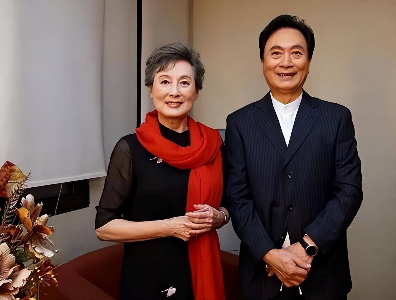 著名演员梁波罗:低调娶平凡妻子,恩爱几十年,晚年生活幸福美满