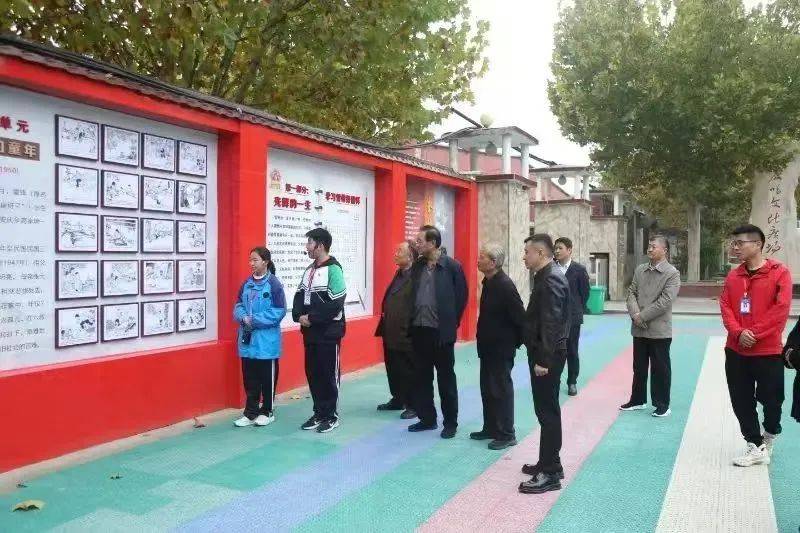 周口市关工委领导到鹿邑县伯阳中学进行调研