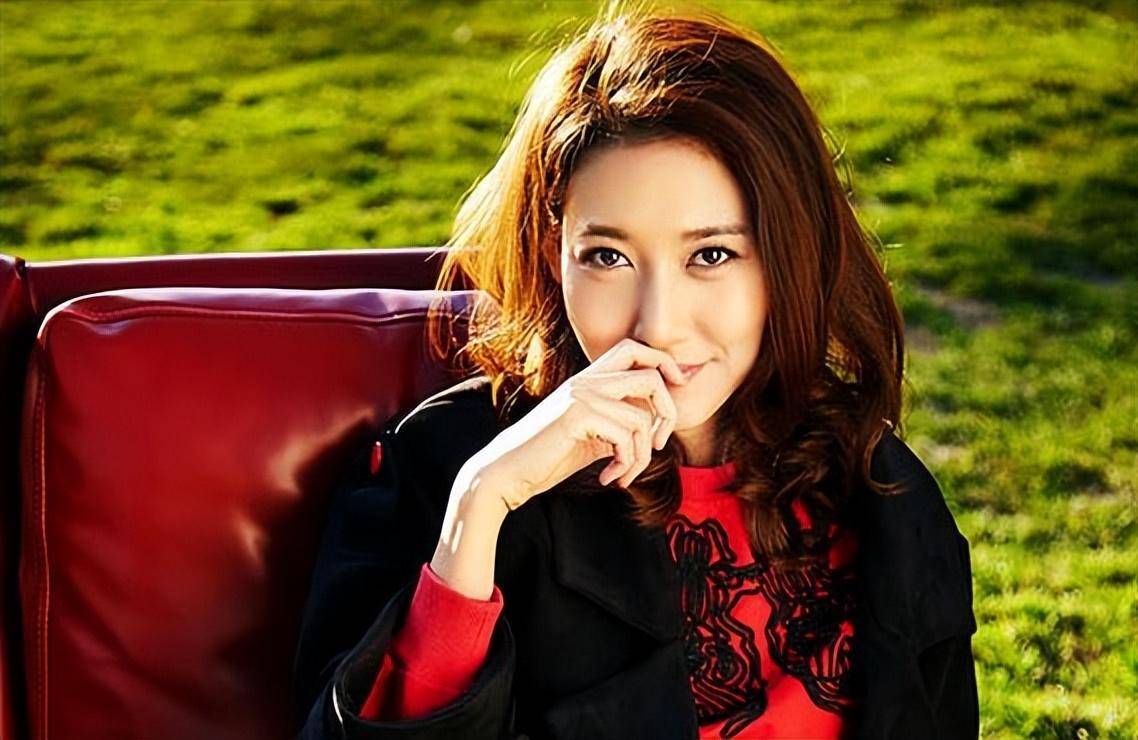 至今从没有绯闻,大家看看老公是谁就明白了!