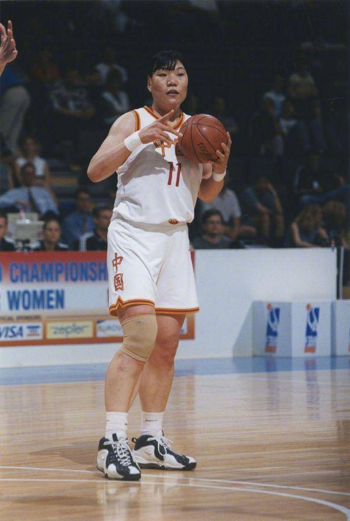 郑海霞:享受大校待遇,退役嫁给1米9街道临时专员,现成人生赢家