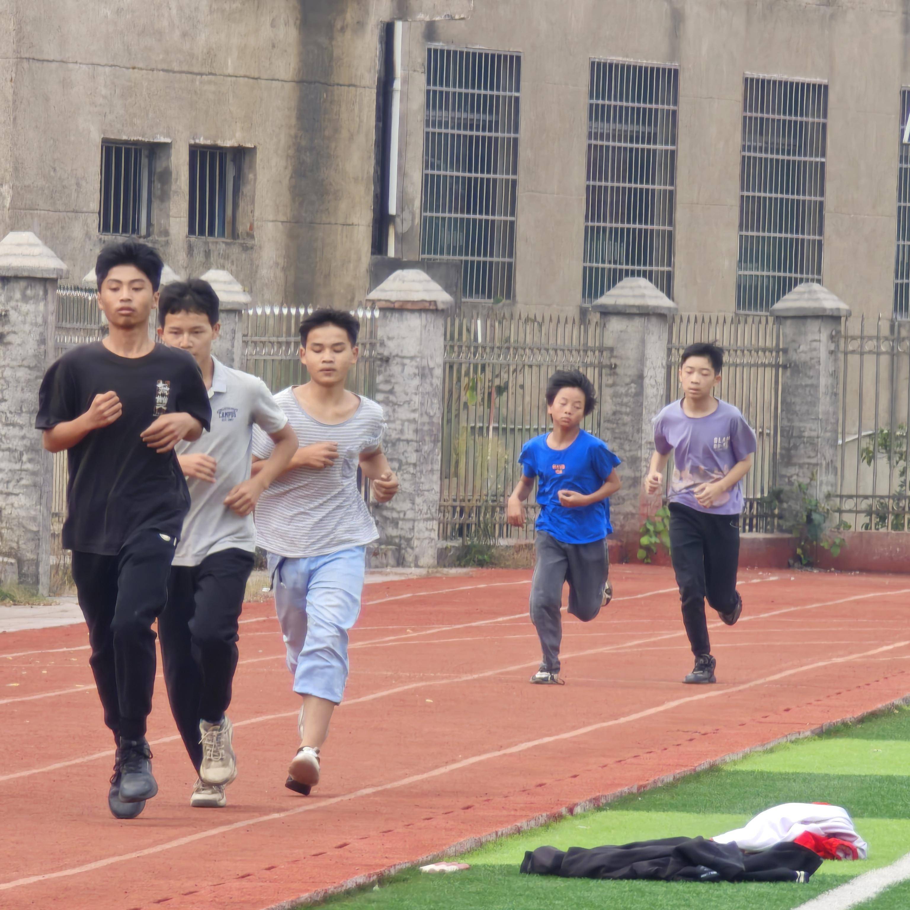 阳光奔跑 铿锵向未来:邵东市廉桥镇光陂学校举行跑步比赛