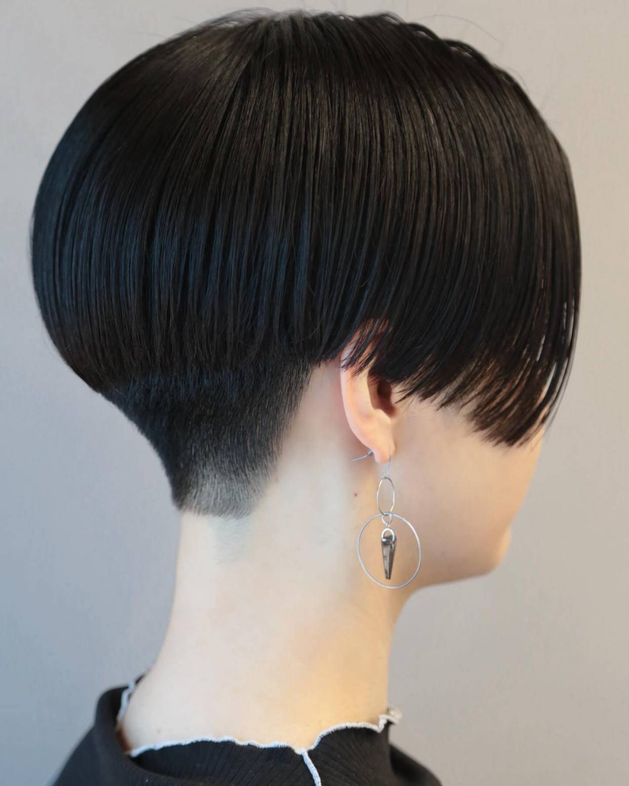 推后脖短发:女性时尚新宠