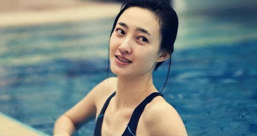 徐克导演的《七剑下天山》选角现场,王丽坤优雅的舞者气质立刻吸引了