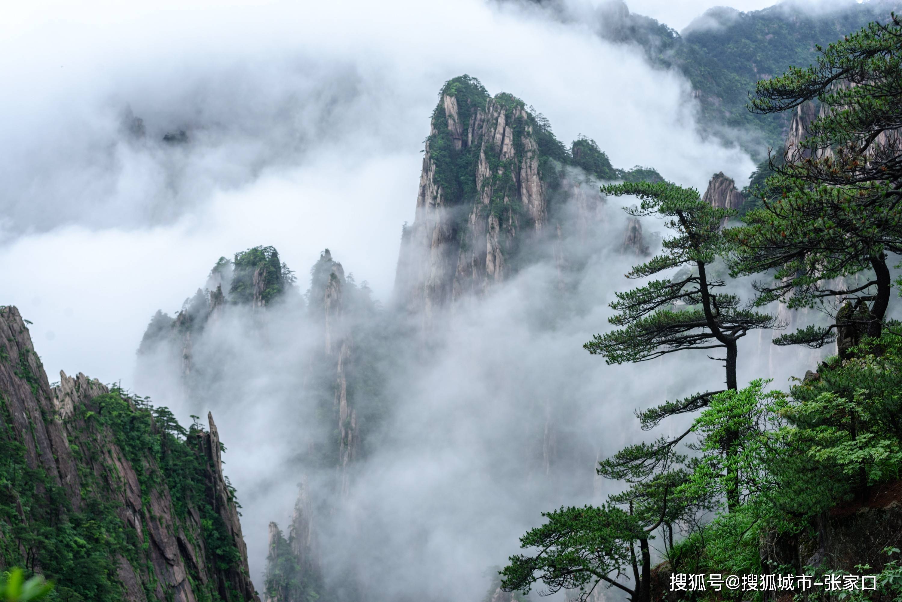 探秘北海景区早上从黄山市区出发,乘坐大巴车前往黄山风景区