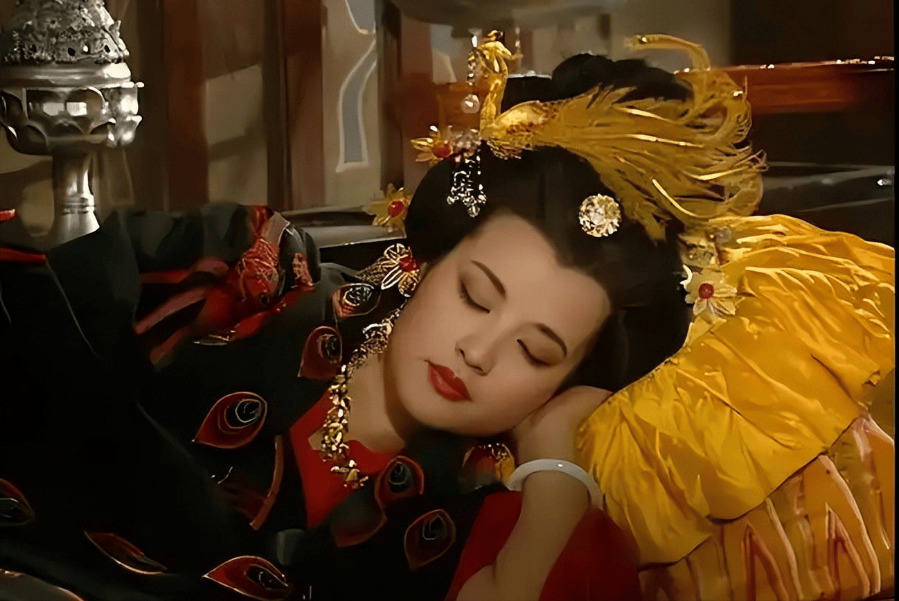 刘晓庆74岁生日无儿无女,前夫陈国军:她四处求医怎么怀都怀不上