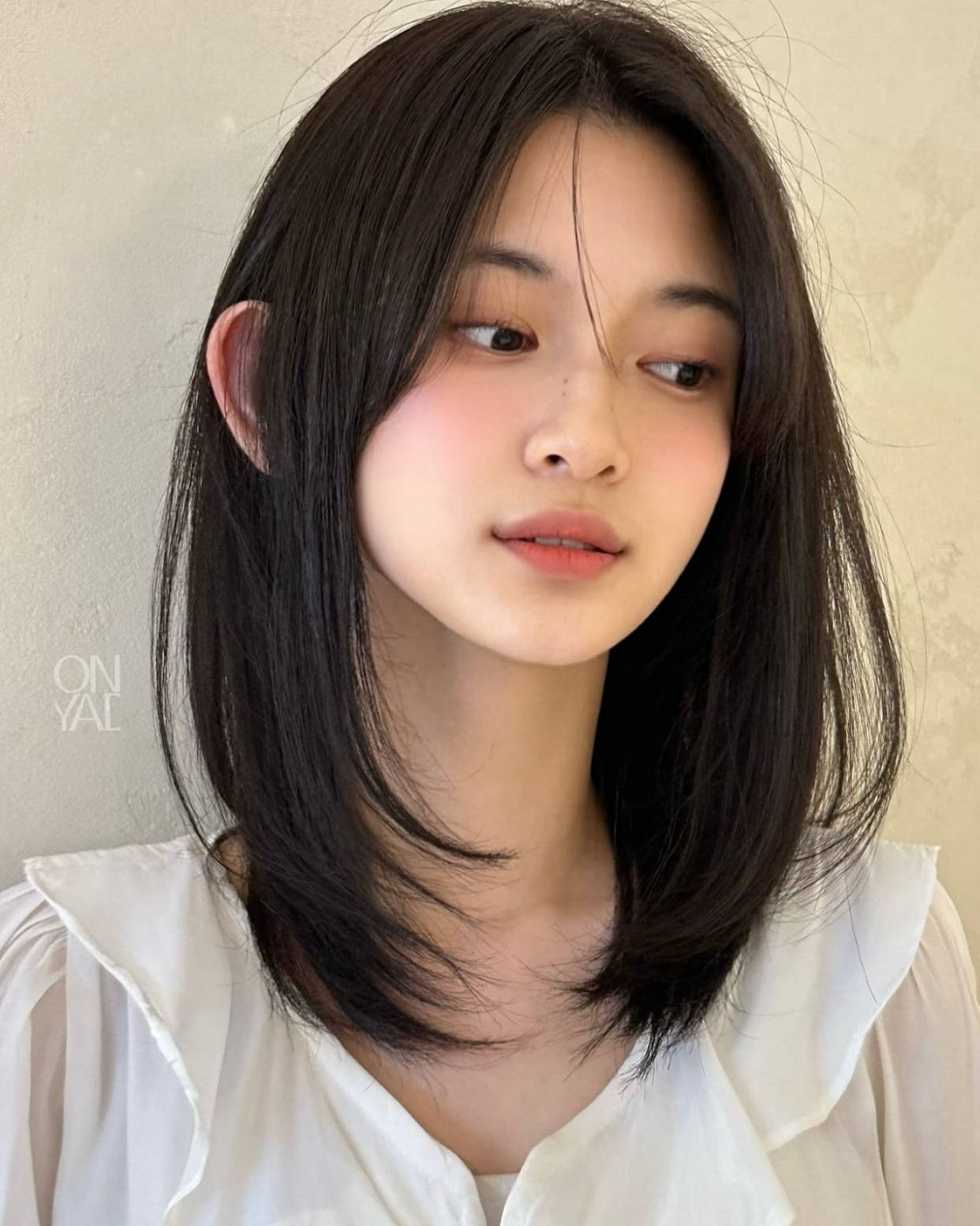 锁骨发内扣女性修颜的时尚之选