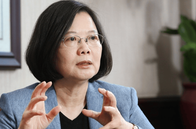 股票行情:局势变了！大陆不用出手了？蔡英文一举轰动两岸，统一势在必行