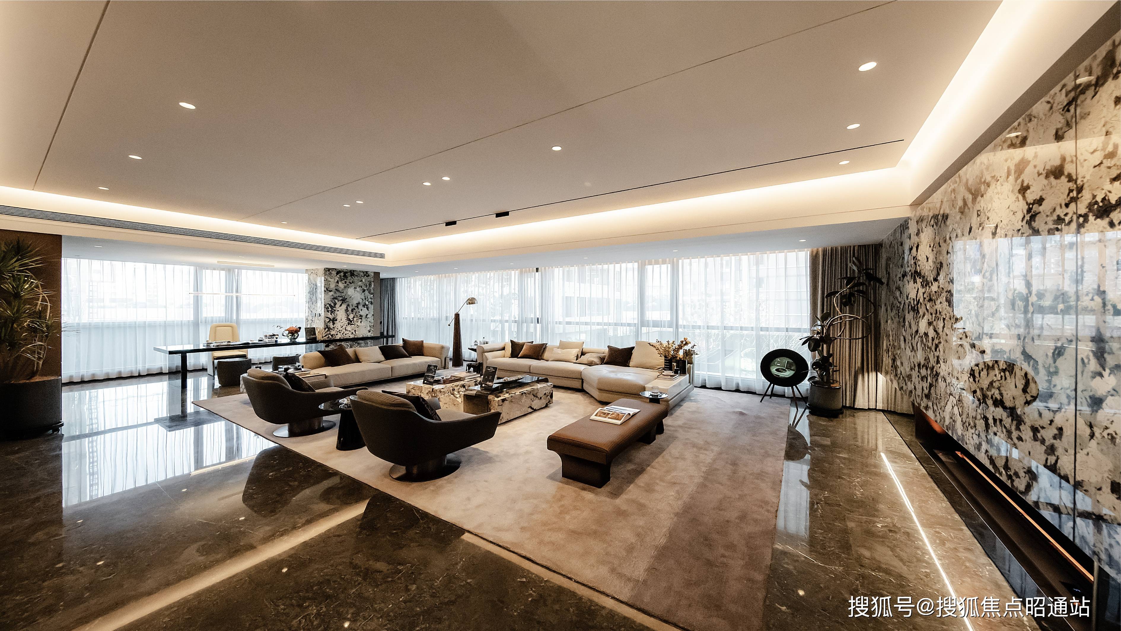 7米巨幕横厅,登人生质感,瞰他人未见之境售楼处咨询专线0871-6633