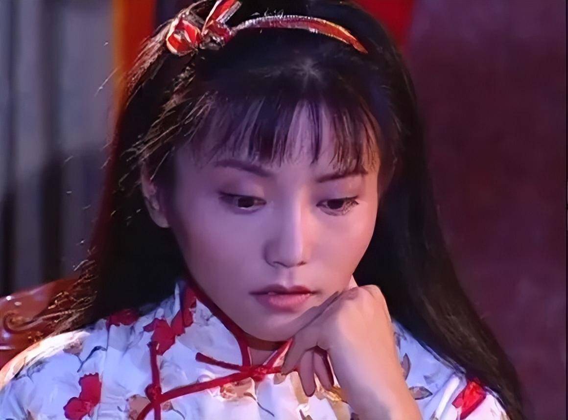 2009年黄晓明初恋李钰穿婚纱下葬,为何在葬礼上却未见他的身影