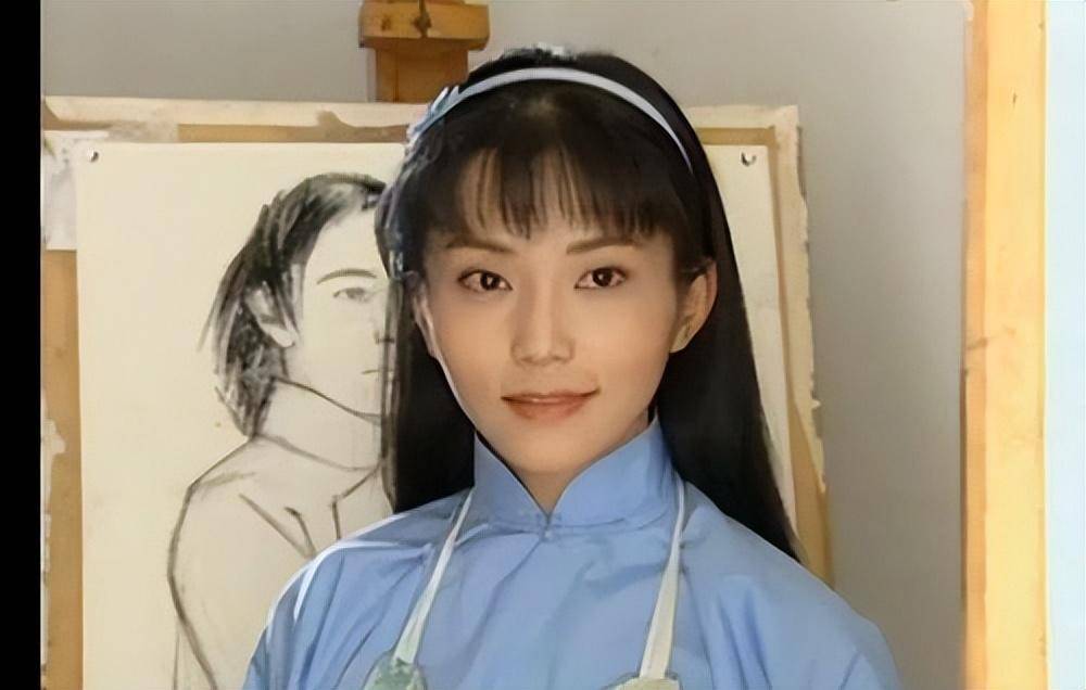 2009年黄晓明初恋李钰穿婚纱下葬,为何在葬礼上却未见他的身影