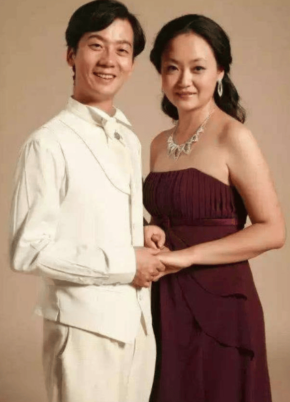 婚后,随着事业的发展,陈创与周佑君之间的矛盾也渐渐爆发