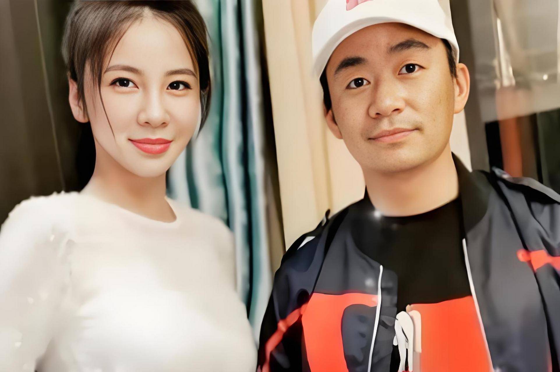 王宝强携女友聚餐,冯清开280万大g下车手拿茅台,二人最萌身高差