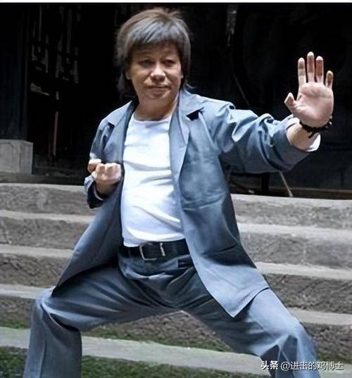 "陈真"梁小龙,先是妻子遭毁容,后又被行业封杀,如今怎么样了