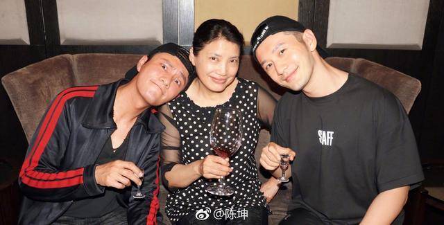 崔新琴:力保黄晓明成就陈坤,为郭晓东操碎心,曾担心朱一龙出事