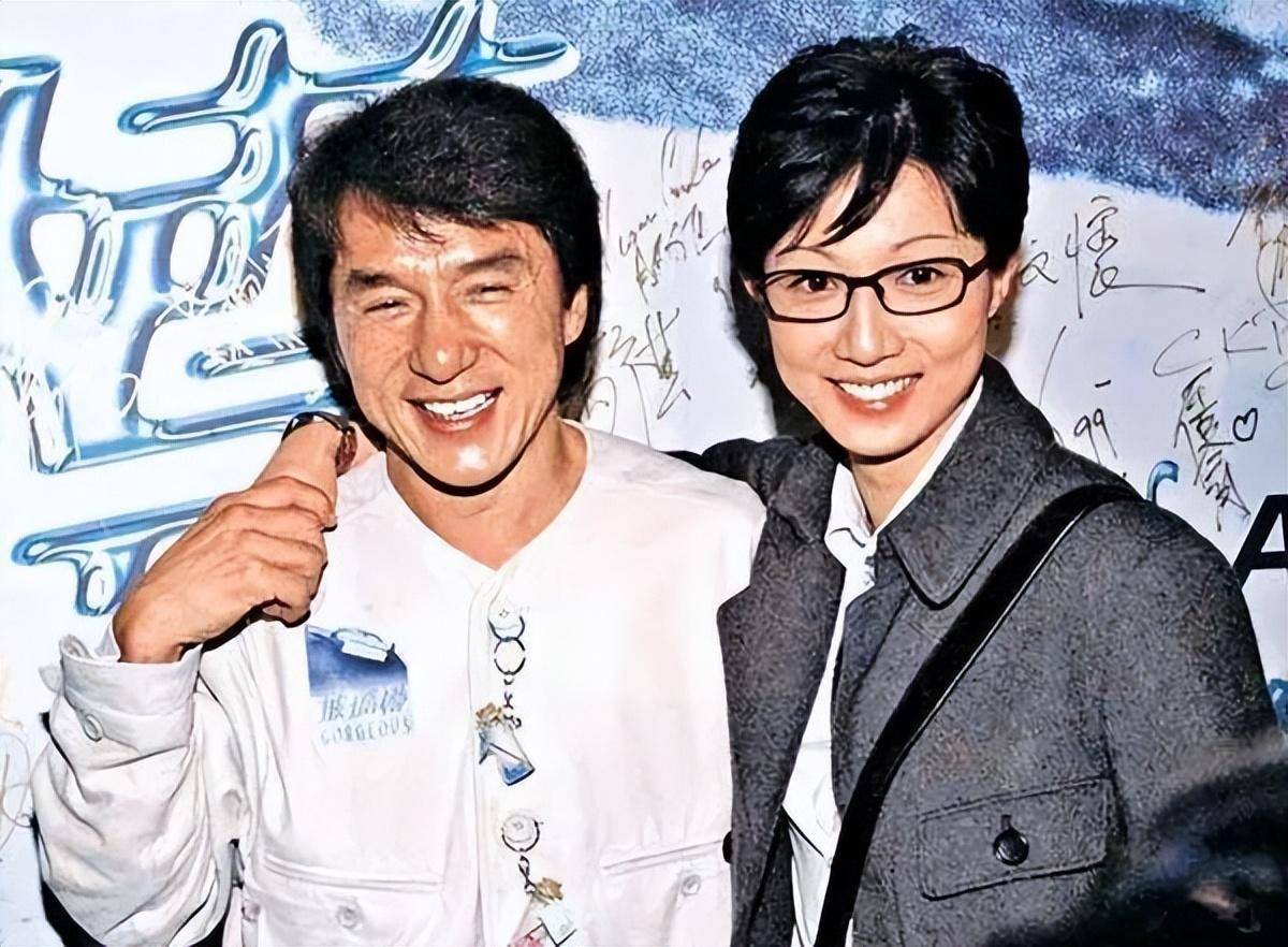 直到看见"小龙女"吴卓林近况,才明白成龙不认,是多正确的选择