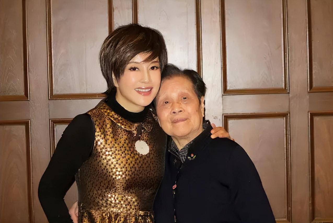 袁枚,还是陈克然,宁和,张筠英,李小玢,每个被他捧红的演员都是他用心