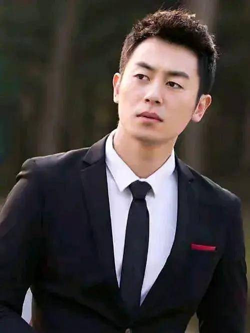 80后男星颜值担当,胡歌登顶,陈晓第8任嘉伦第6朱一龙第4王凯第2