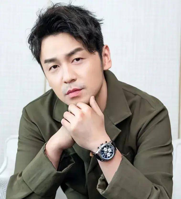 雷佳音因佟丽娅上热搜,妻子晒照反击,网友不愧是宠妻狂魔!