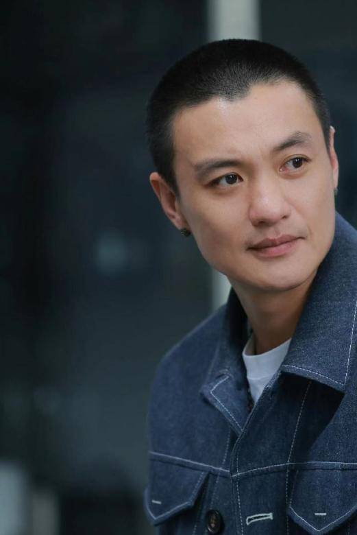 周一围背景曝光,火箭军大校母亲,20年挚友张颂文,再看朱丹