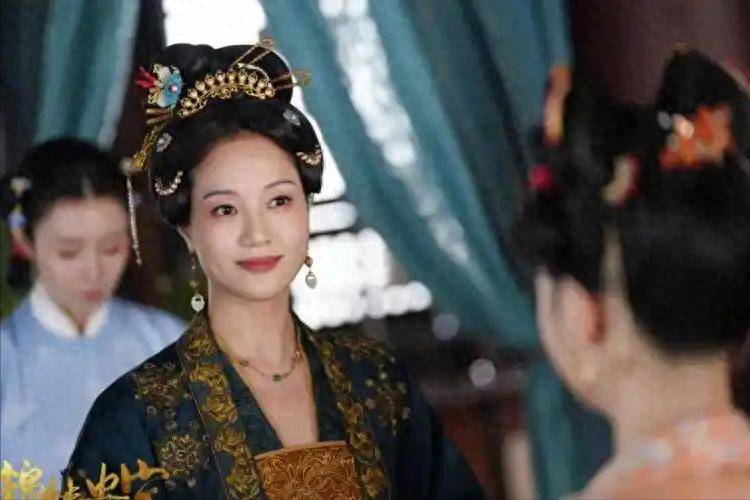朱丹的古装扮相一直不错,此前出演《绣春刀》的时候,朱丹的古装扮相就