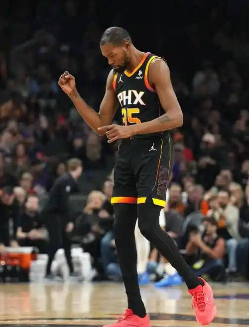 杜兰特与哈登的职业选择对比:软弱跪降vs刚猛一站到底