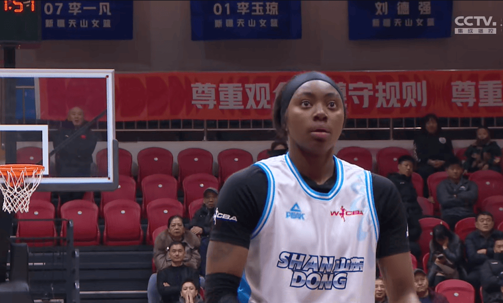 冷门！山东女篮14分掀翻强敌，强援26+20真猛，武桐桐空砍16+6+6