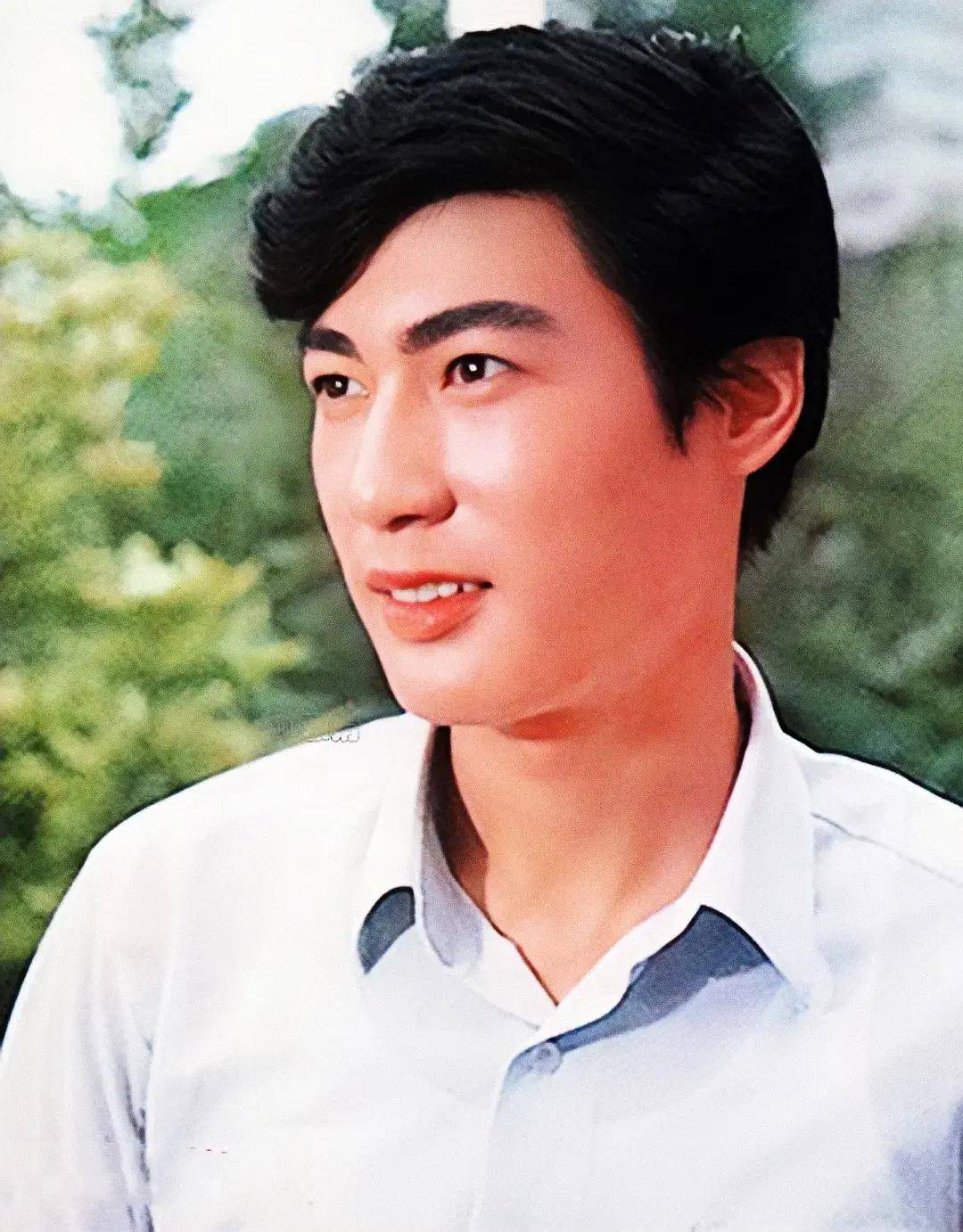 70年代走红的20位电影明星 各个浓眉大眼 精神气儿十足 时代特征明显