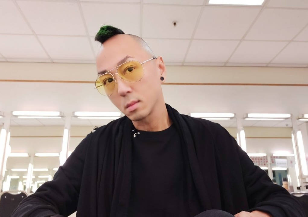 tvb"傻仔"近况曝光,为攒钱进餐厅刷盘子,日薪曝光不如打工人