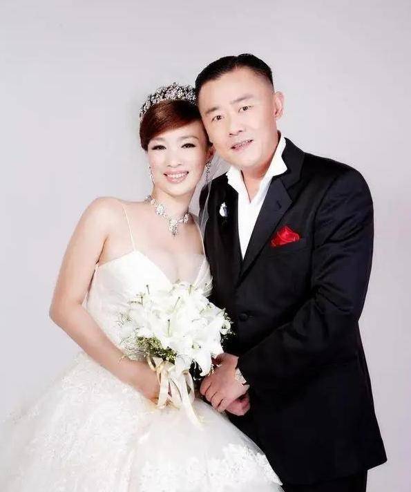 正所谓"塞翁失马,焉知非福",在日本,周立波不仅与前妻张洁再续前缘