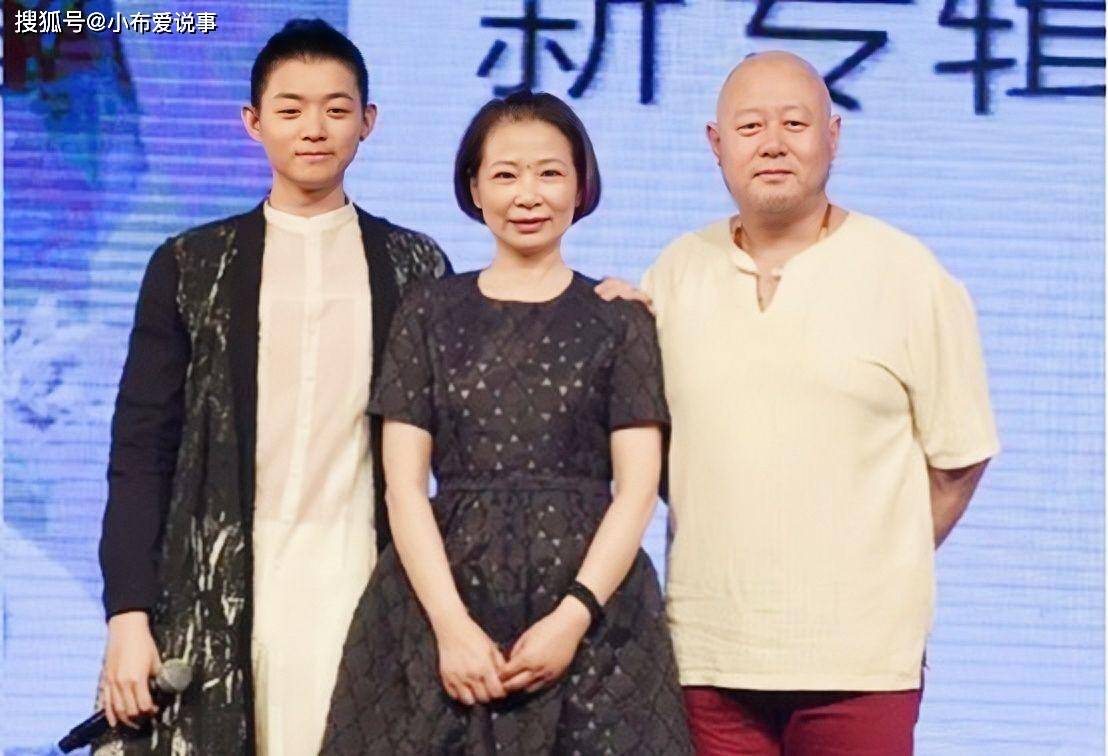 原来她就是霍尊亲生母亲,在巅峰时期家喻户晓,难怪儿子能大红大紫!