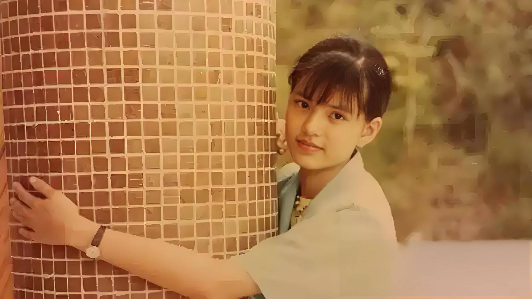 李若彤巅峰期为爱退圈,反被富商抛弃,终身不婚的她后悔吗