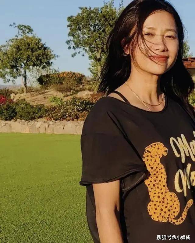 当时由其父亲所制作出来的李曼丽,更被大家认为就是一个黑社会少女,而