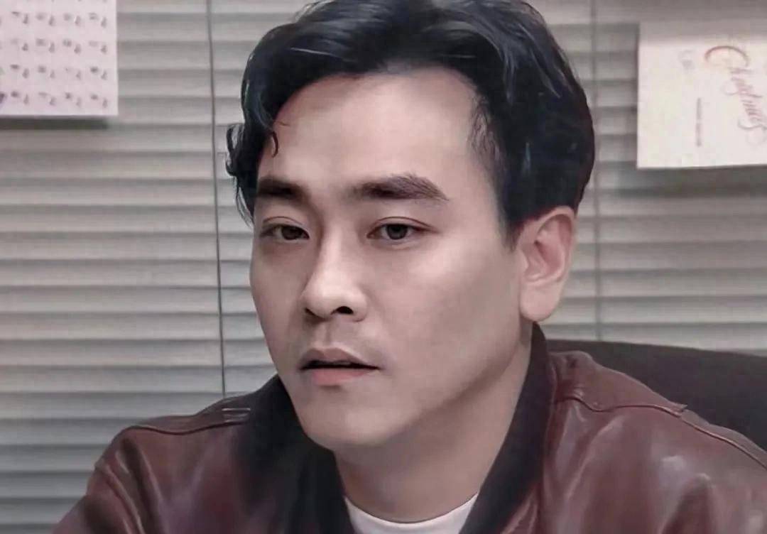 尔冬升神秘女友正面照曝光!年轻漂亮骨相好美,侧颜撞脸窦靖童