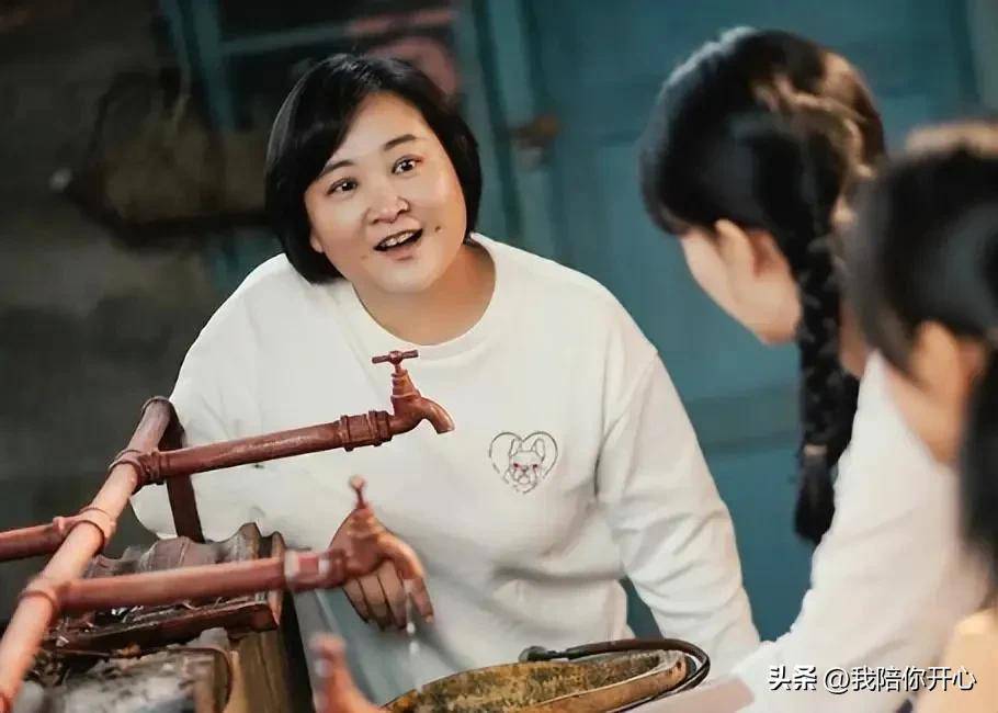 在2019年的时候贾玲自编自导自演了一部电影叫做《你好李焕英》,这部