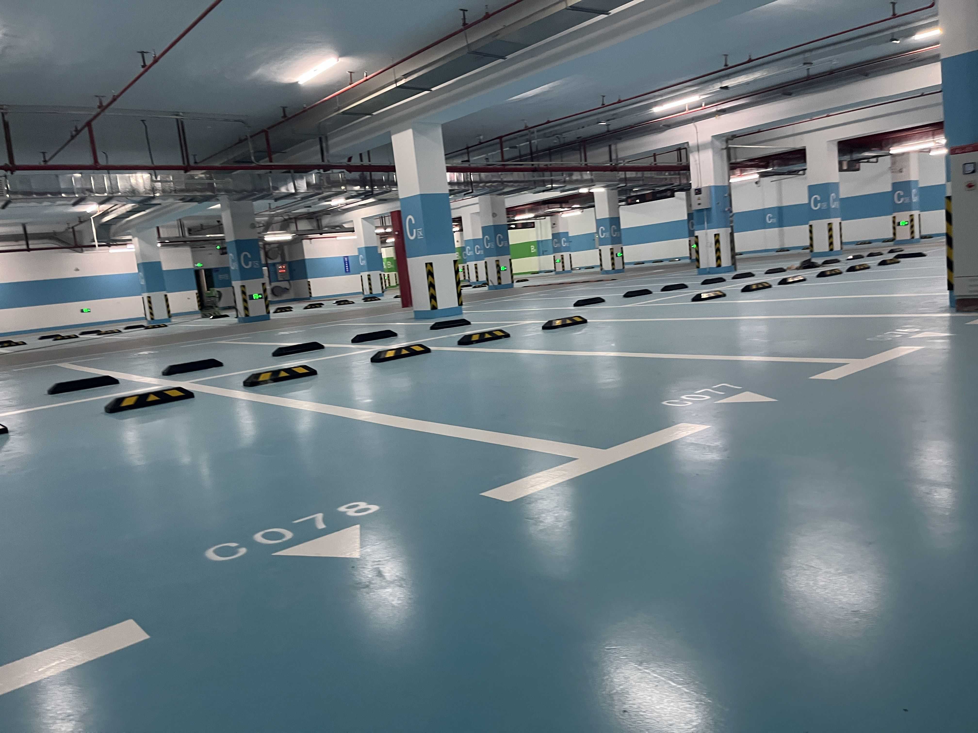 地下车库地面材料叫什么 固化地坪 聚氨酯超耐磨地坪