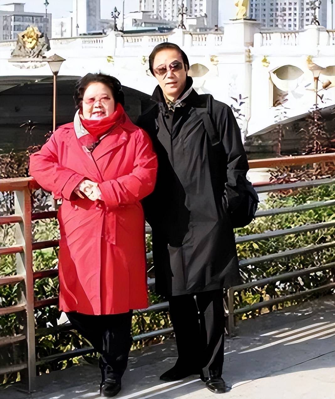 离开丈夫带领30名演员滞留美国,如今回国养老,齐淑芳想的有点多