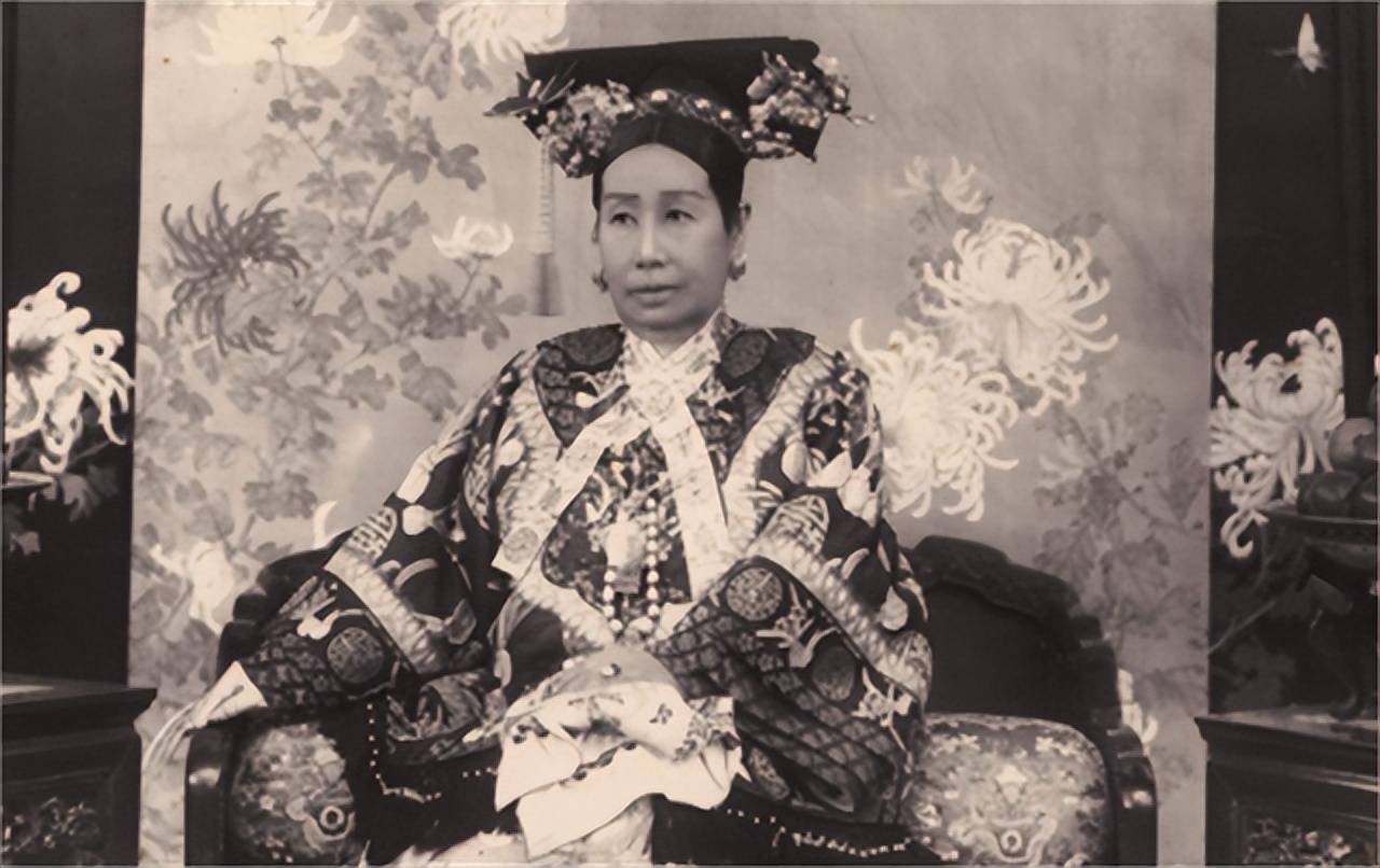 隆裕太后生活优裕,又没有疾病,怎么在清帝退位第二年就去世了?_紫禁城_光绪帝_清廷