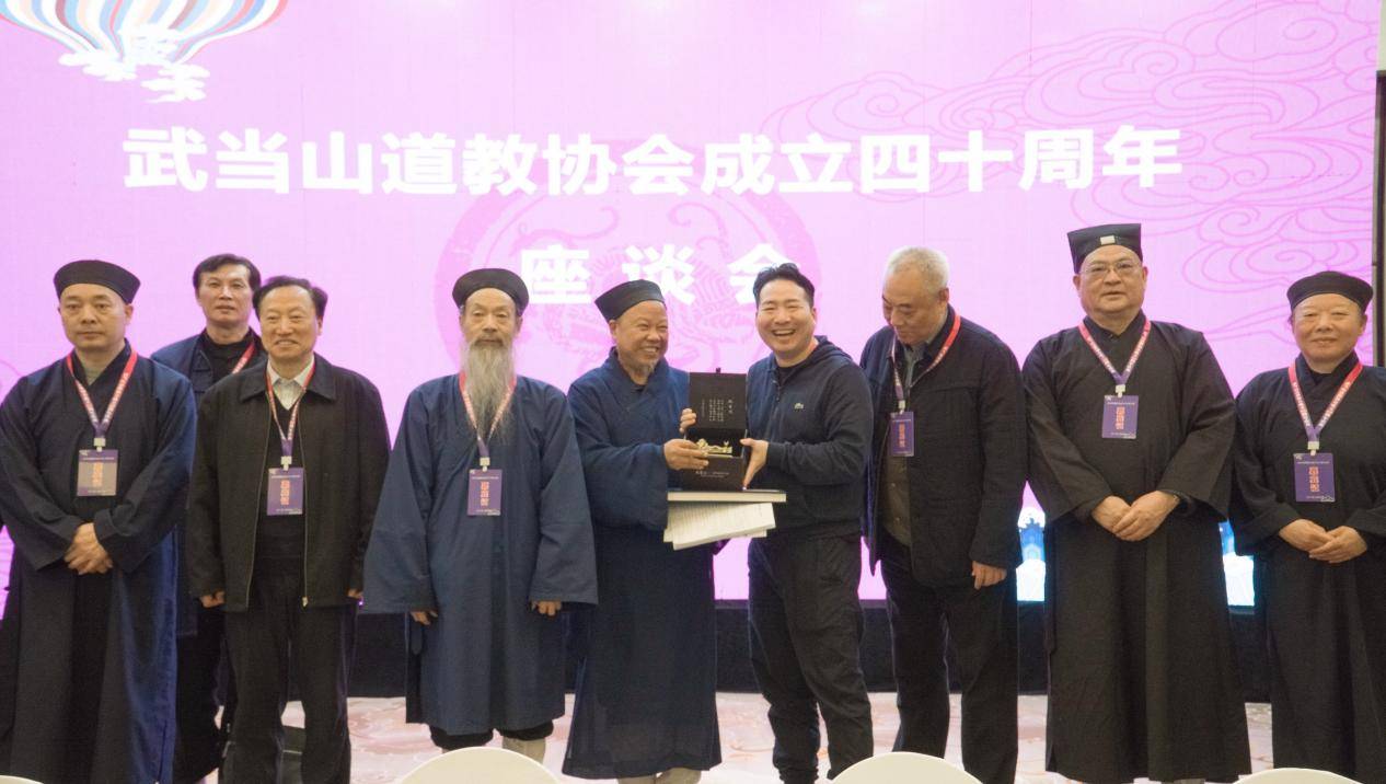 武当山龙头香&zengaz英伽联名款限量发布