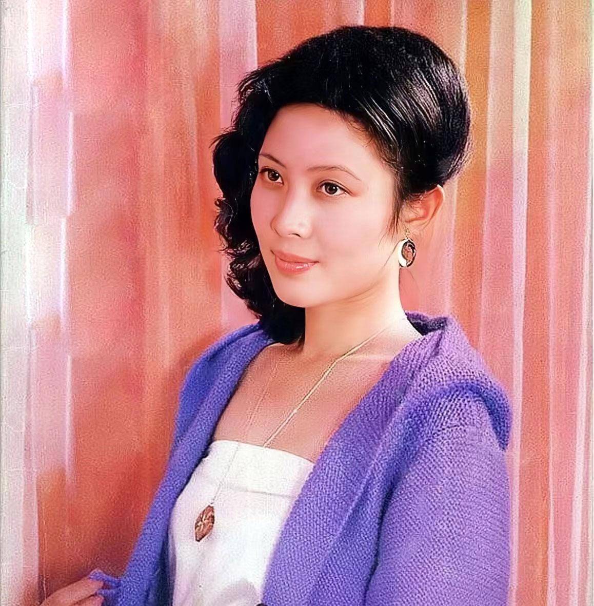 傅丽莉:嫁给孙淳36年无绯闻,62岁坚持丁克,花60万养只狗当儿子!
