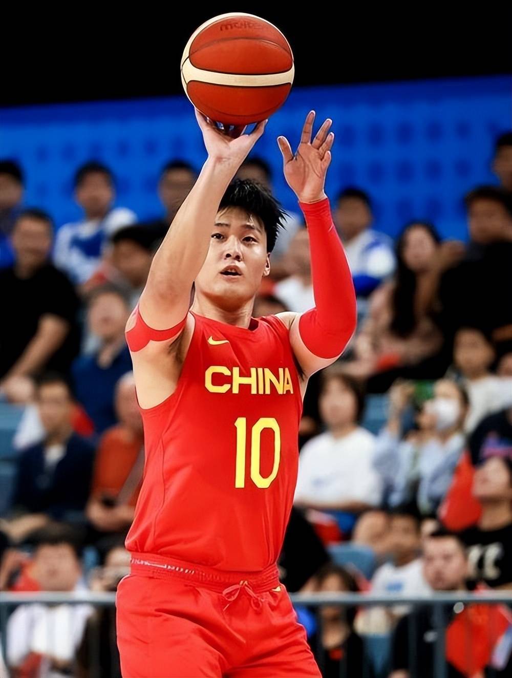 新疆报价焦泊乔,广东刺头试训同曦!辽宁外援2选1,赵睿恢复训练_广州_上海