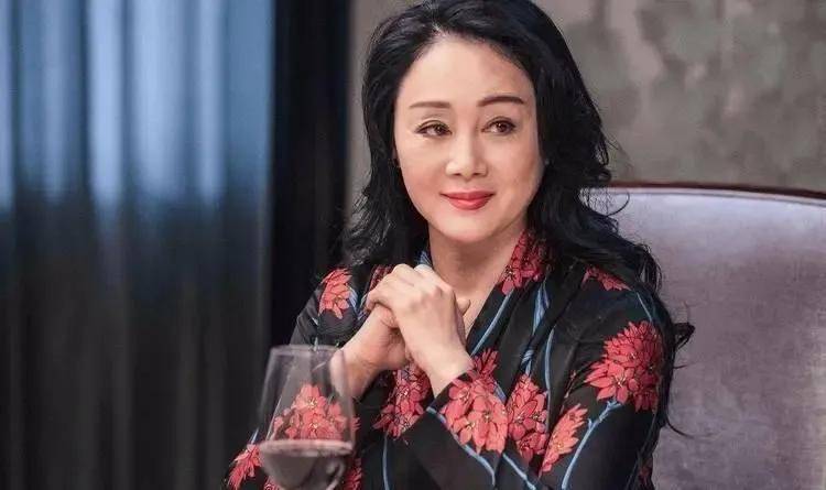 毕彦君:与前妻分开后,娶了圈外妻子,如今咋样了?