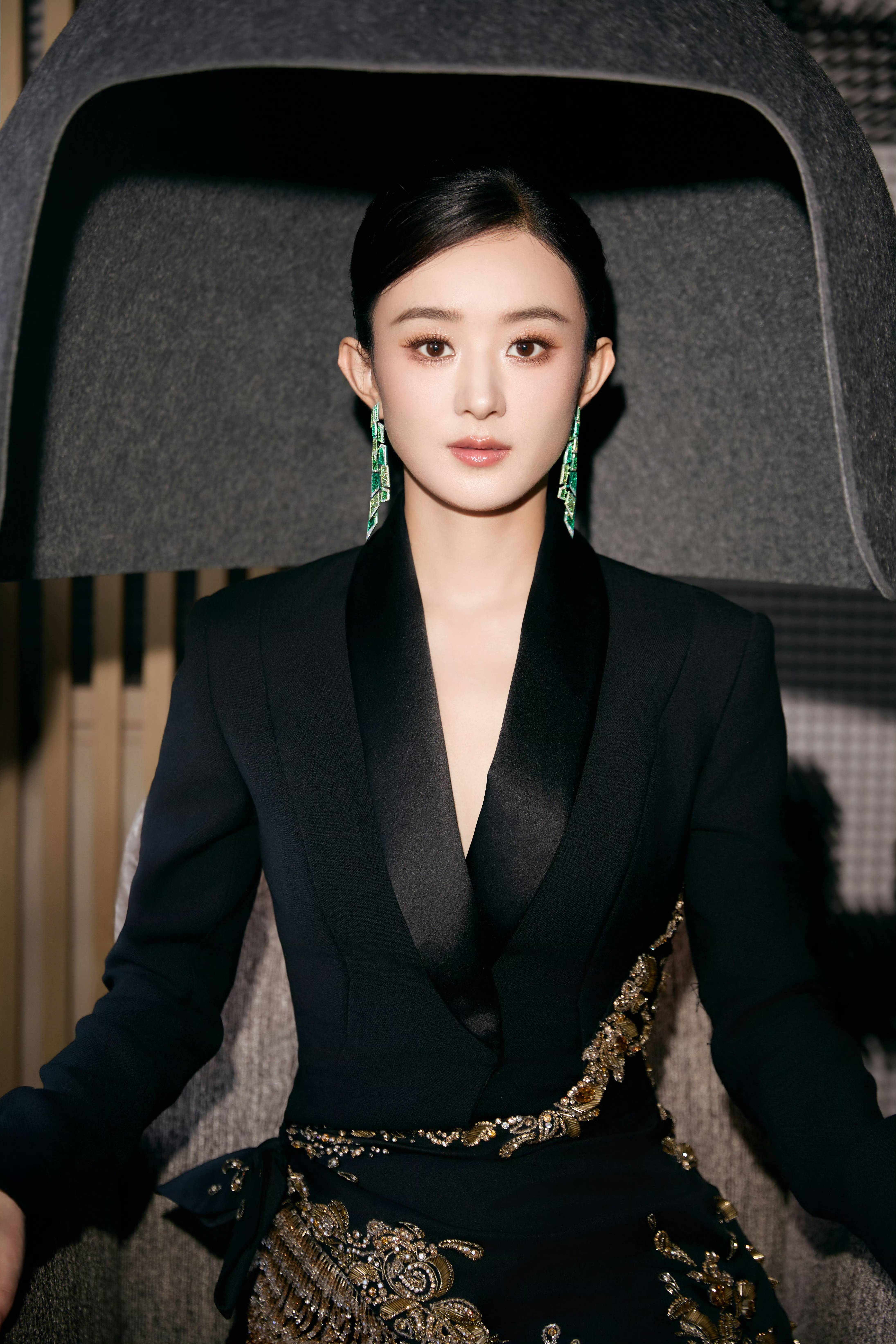 赵丽颖霸气发声:直面疑云,澄清微博就是本人所发