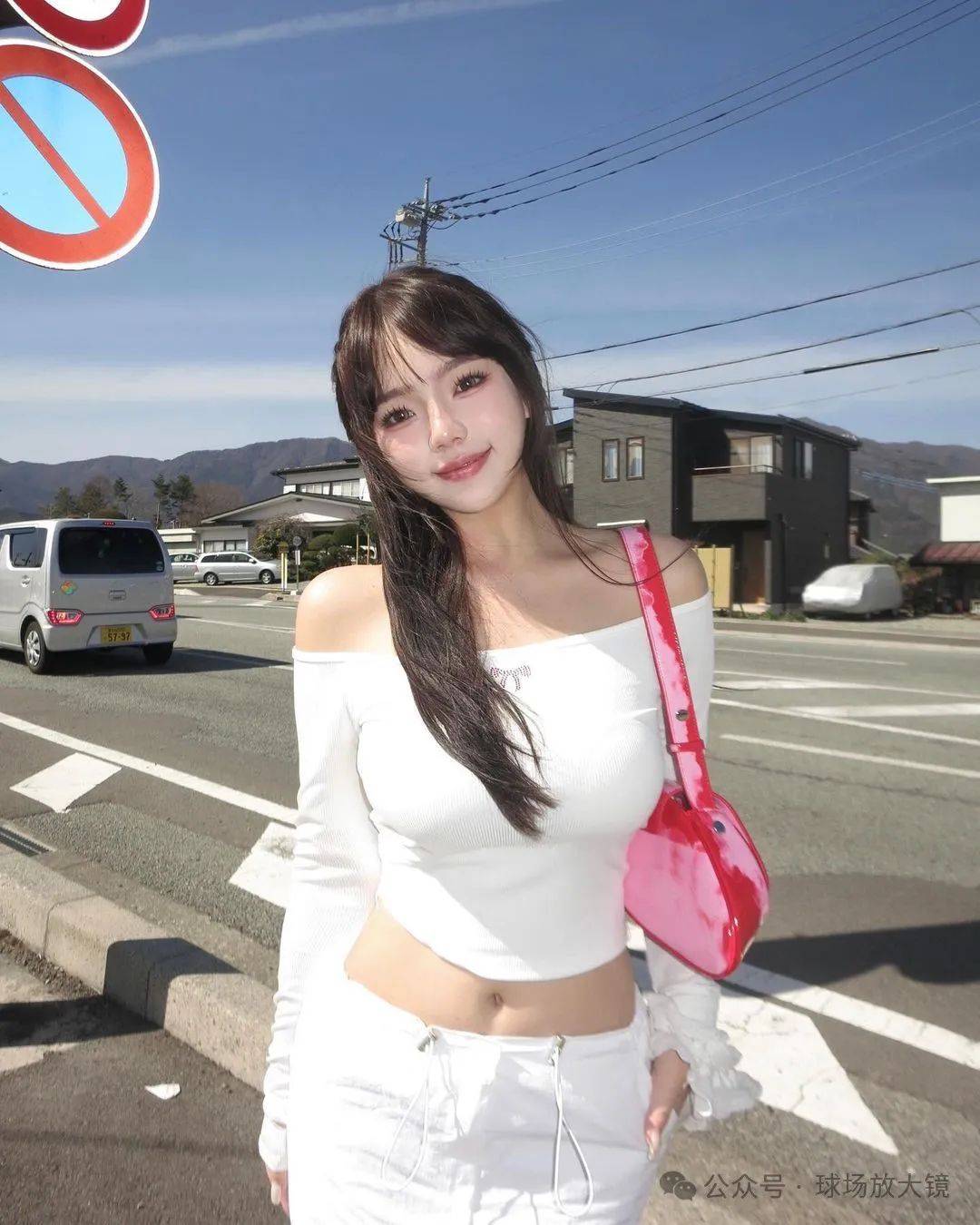 顶级台妹!细枝硕果身材,藏不住_蓝色_线条_臀部