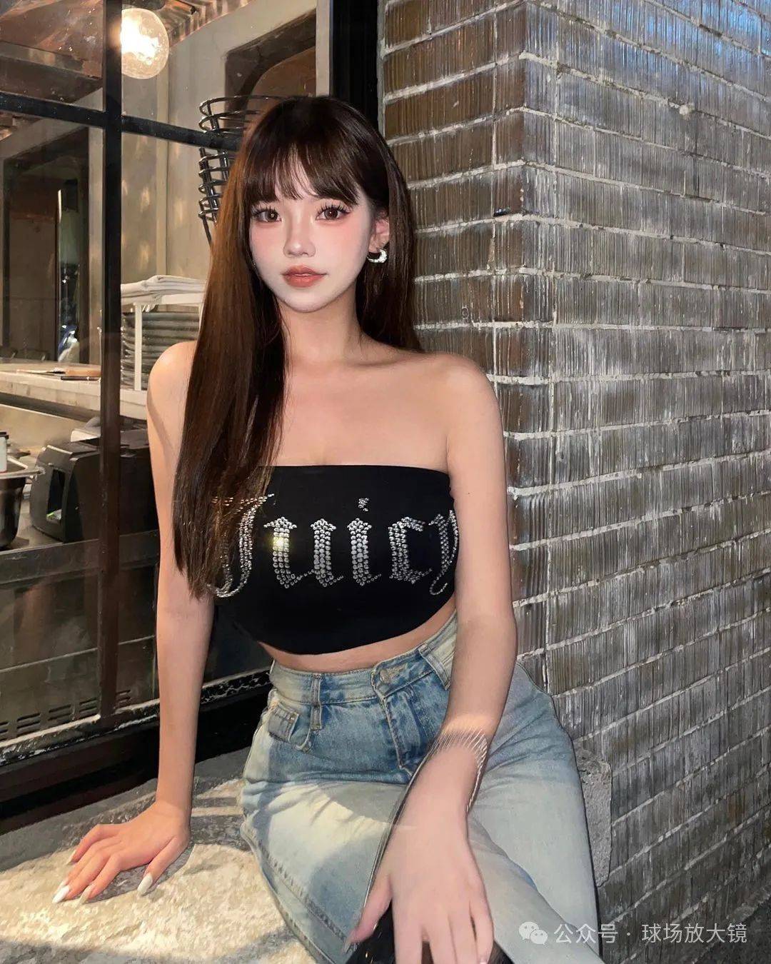 顶级台妹!细枝硕果身材,藏不住_蓝色_线条_臀部