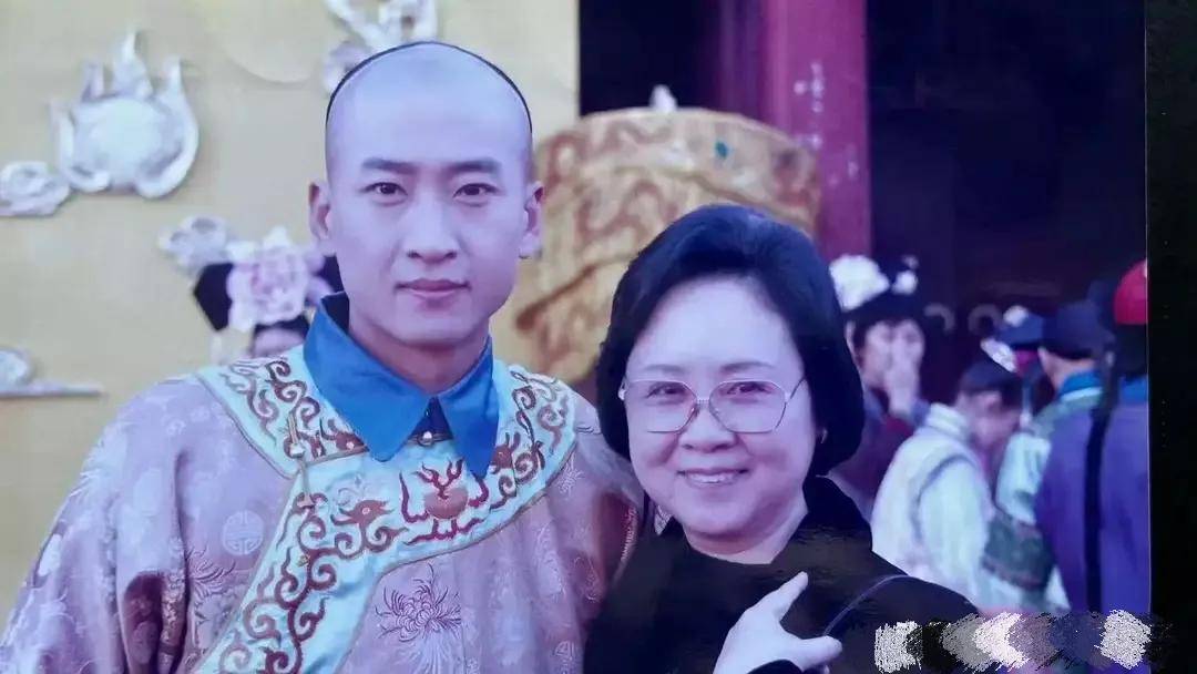 周杰自曝他是唯一敢在琼瑶书房抽烟的人,发长文怀念琼瑶让人泪目