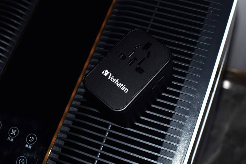 国际旅行的充电利器 威宝65W氮化镓插座转换器