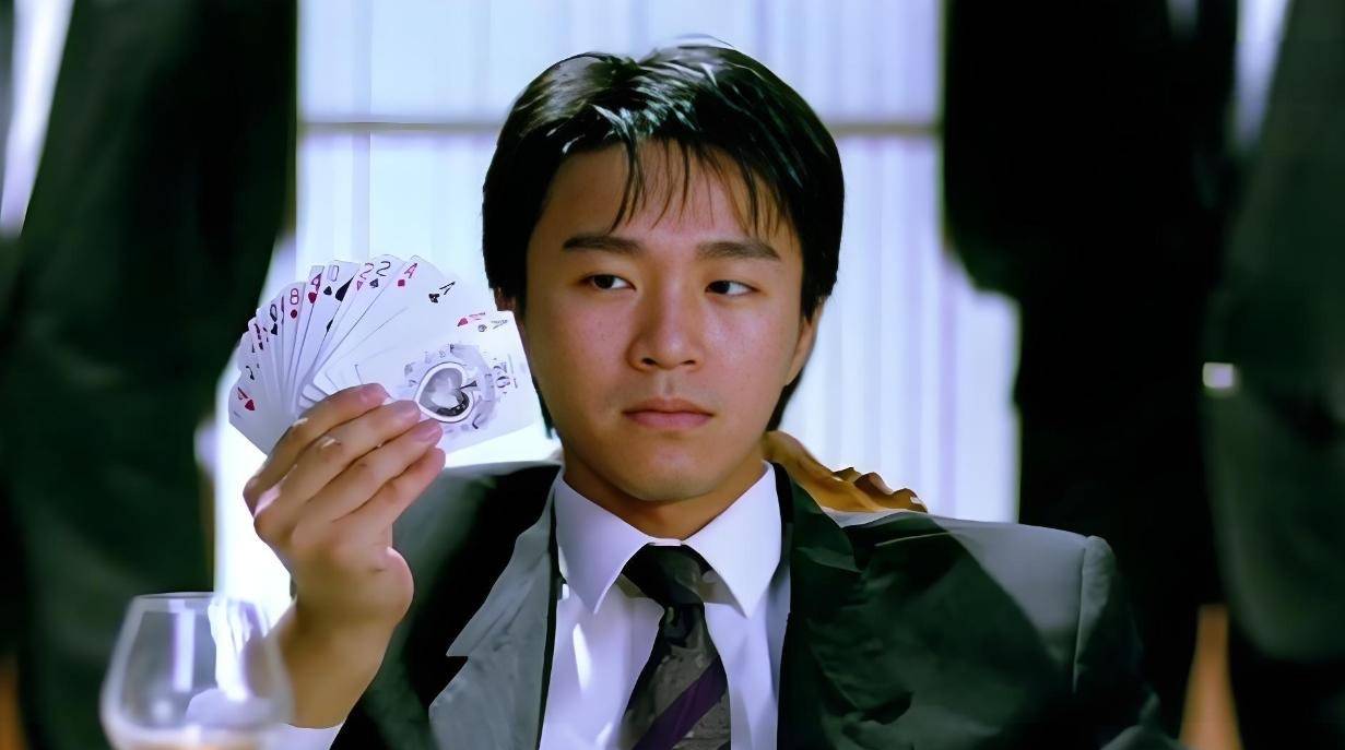 周星驰饰演的左颂星,一个拥有特异功能的小人物,被他演绎得活灵活现