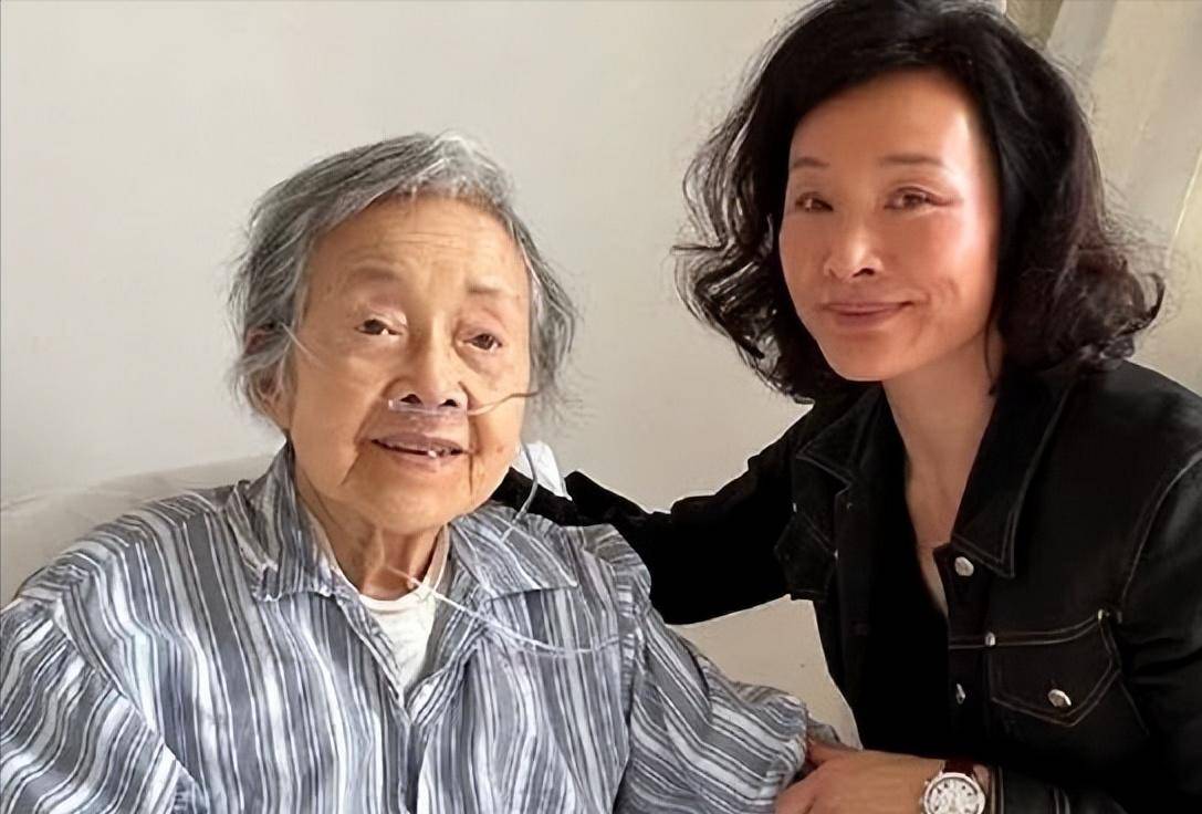 守寡多年的妈妈和儿子如何一起面对生活中的挑战